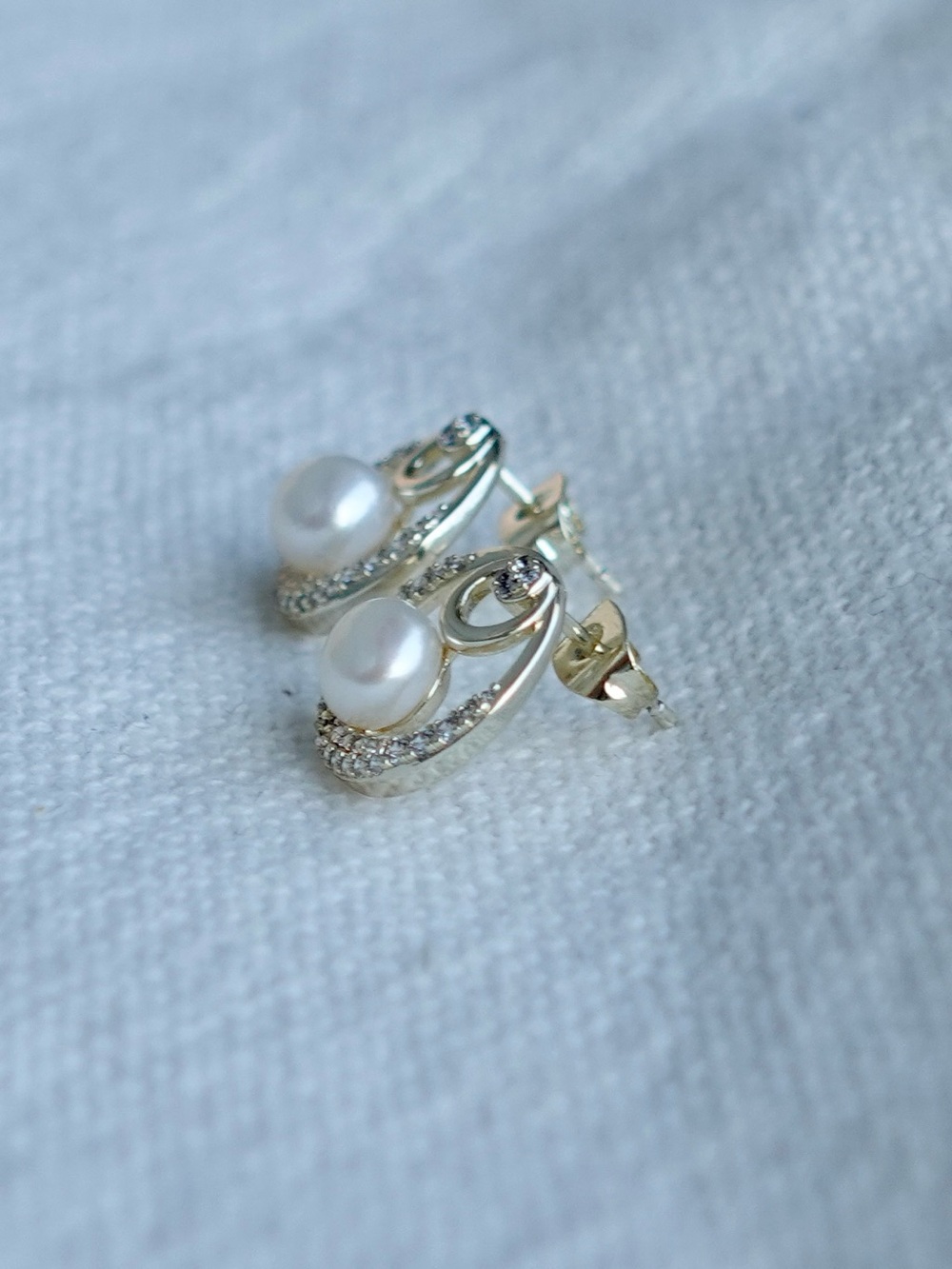 NEW! Elegant Pearl & Crystal Circle Stud Earrings - White Pearls - Picture 4 of 5
